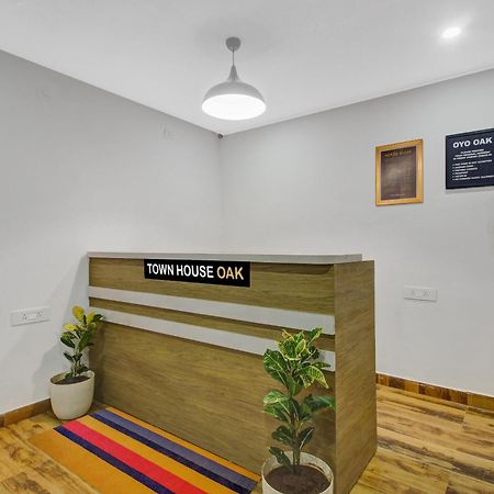 Super Townhouse Oak Hitec City Near Image Hospital Hyderabad Exteriör bild