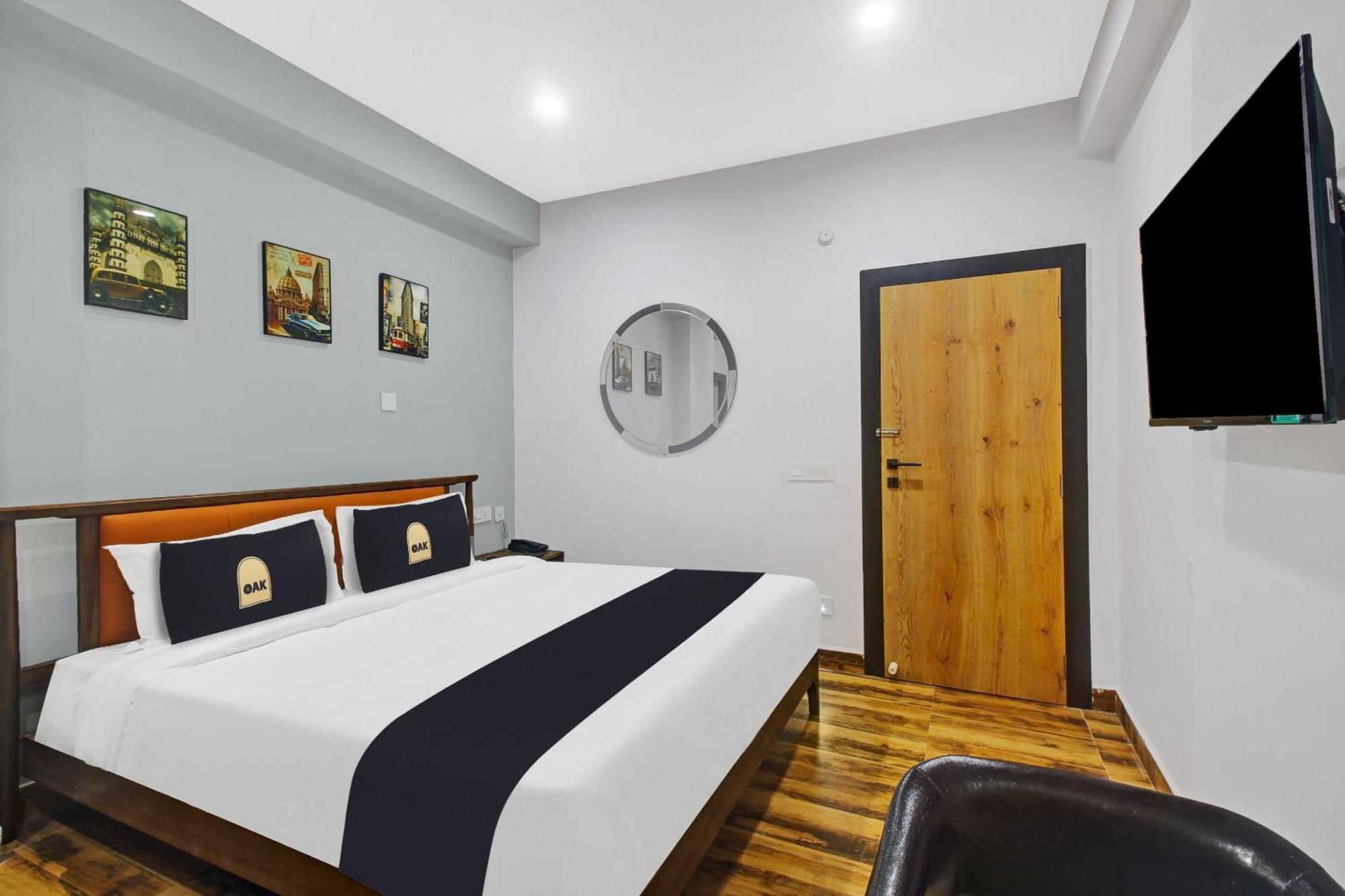 Super Townhouse Oak Hitec City Near Image Hospital Hyderabad Exteriör bild