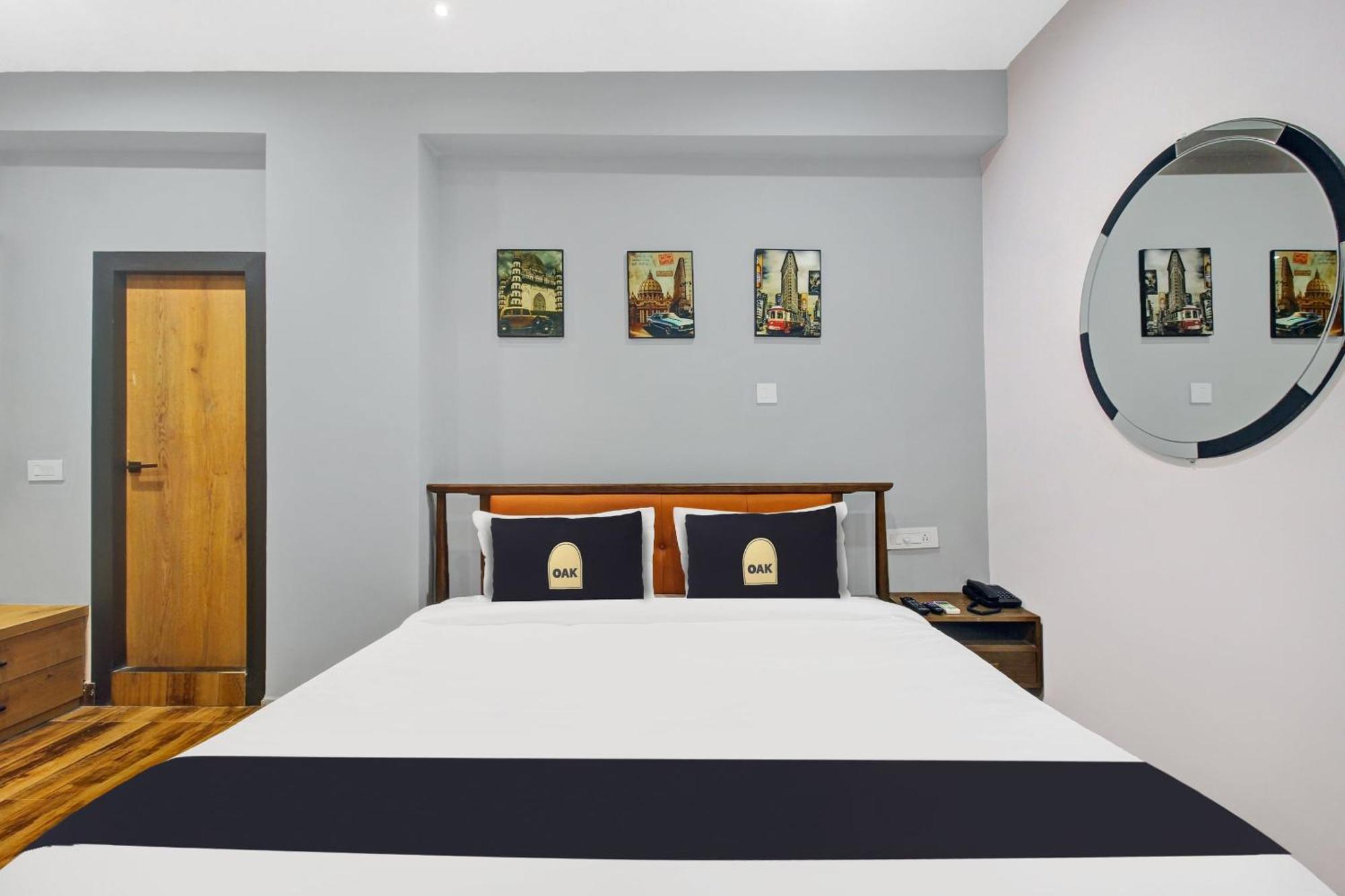 Super Townhouse Oak Hitec City Near Image Hospital Hyderabad Exteriör bild