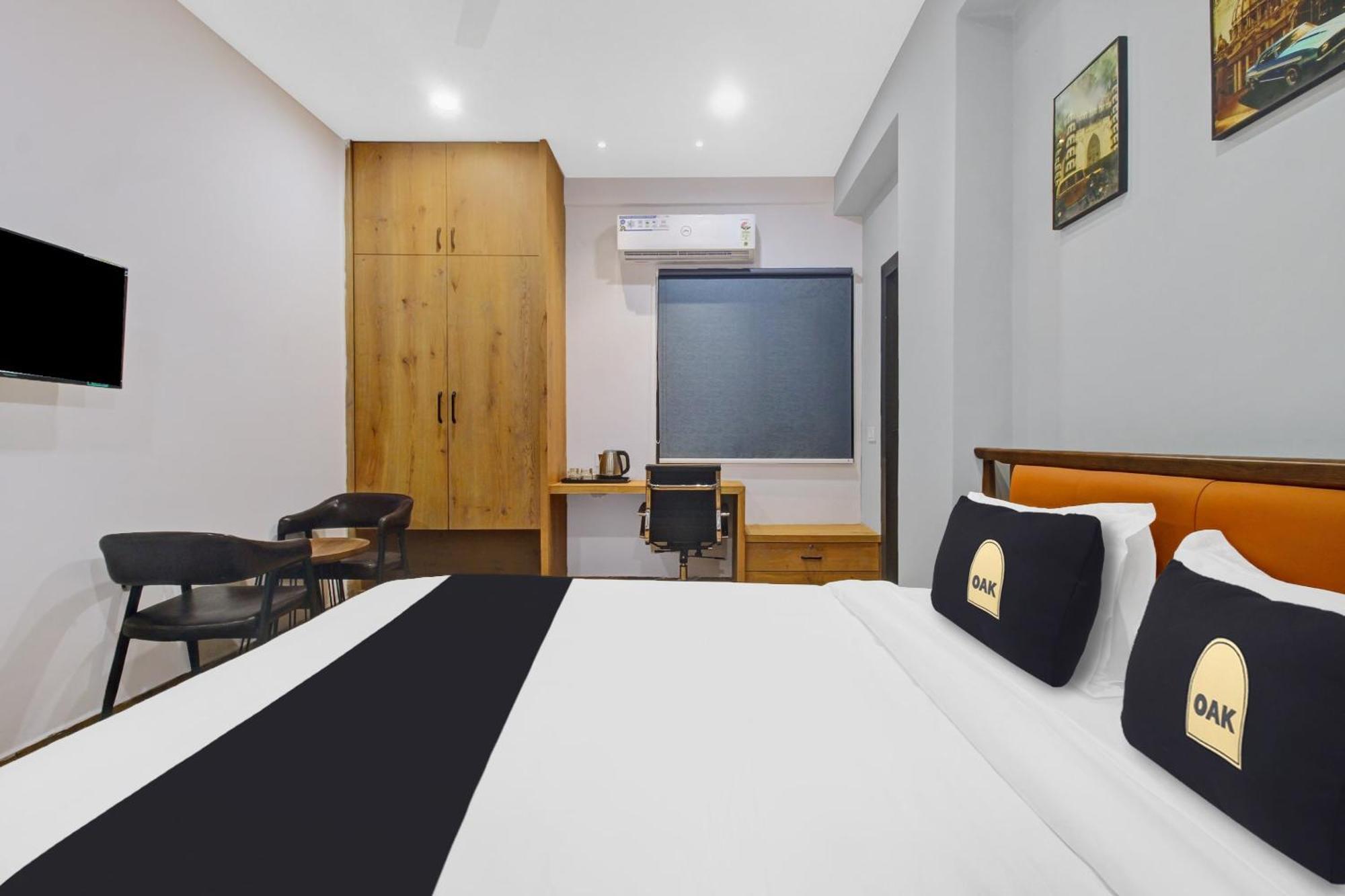 Super Townhouse Oak Hitec City Near Image Hospital Hyderabad Exteriör bild