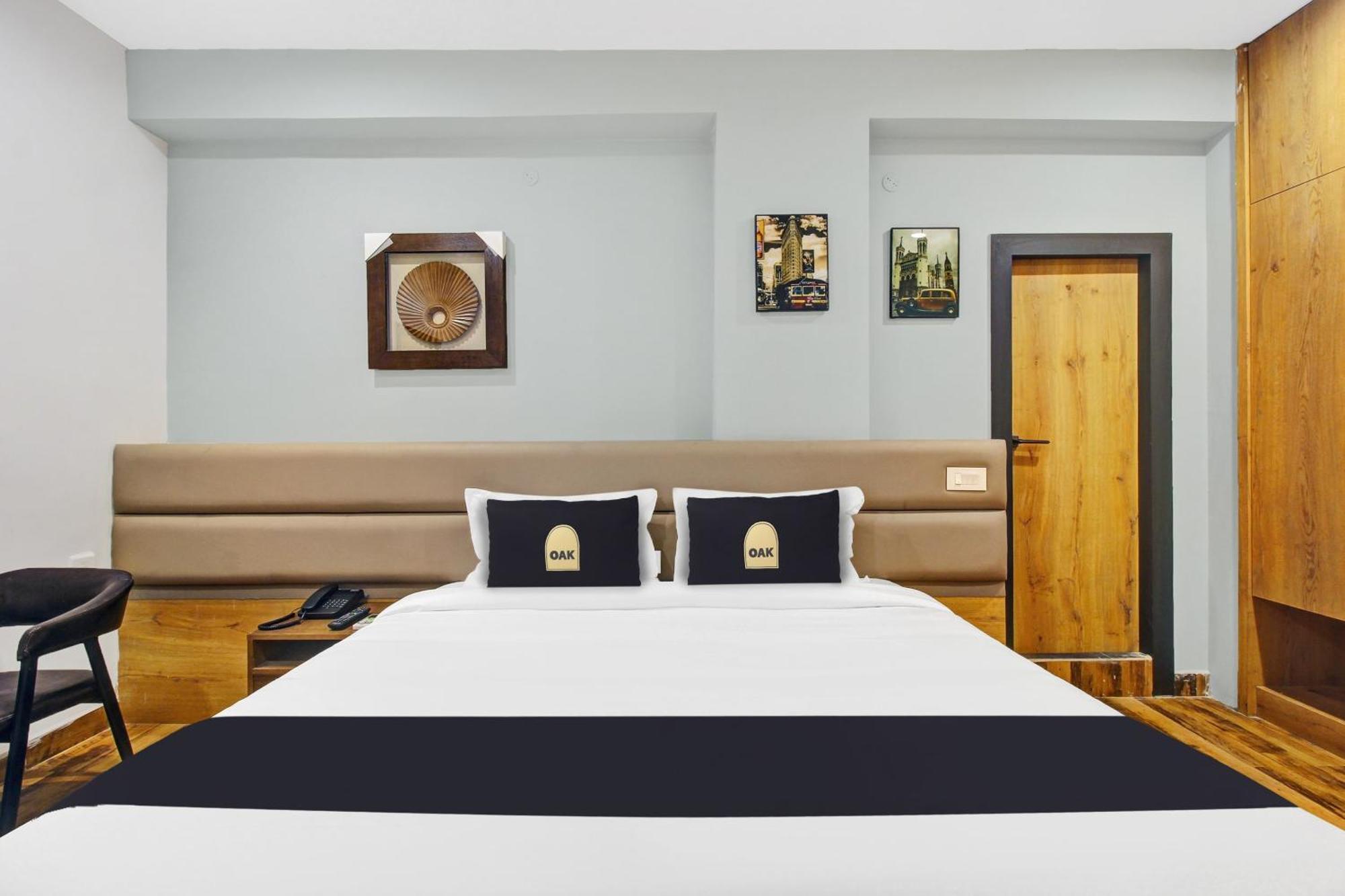 Super Townhouse Oak Hitec City Near Image Hospital Hyderabad Exteriör bild