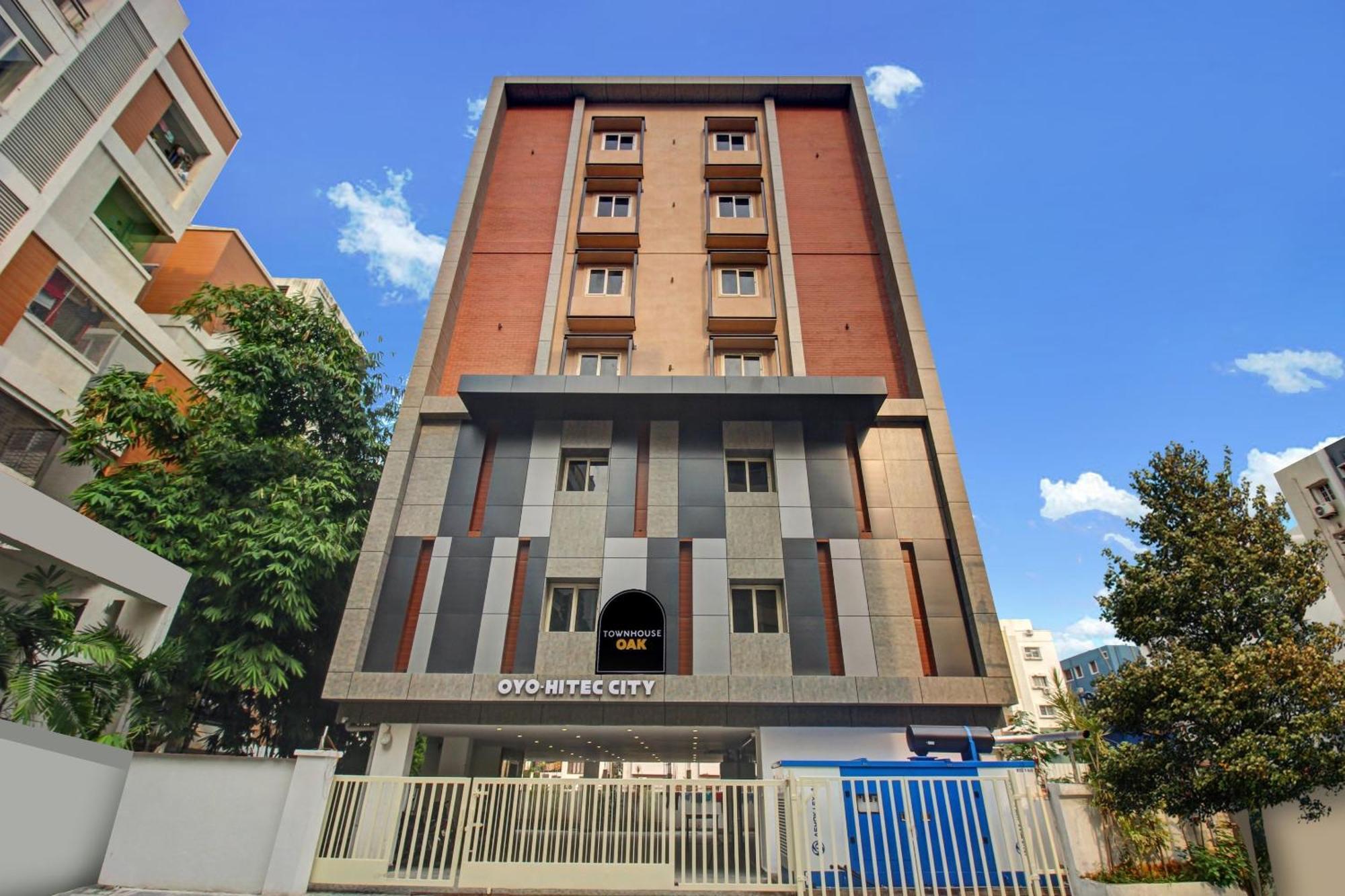 Super Townhouse Oak Hitec City Near Image Hospital Hyderabad Exteriör bild