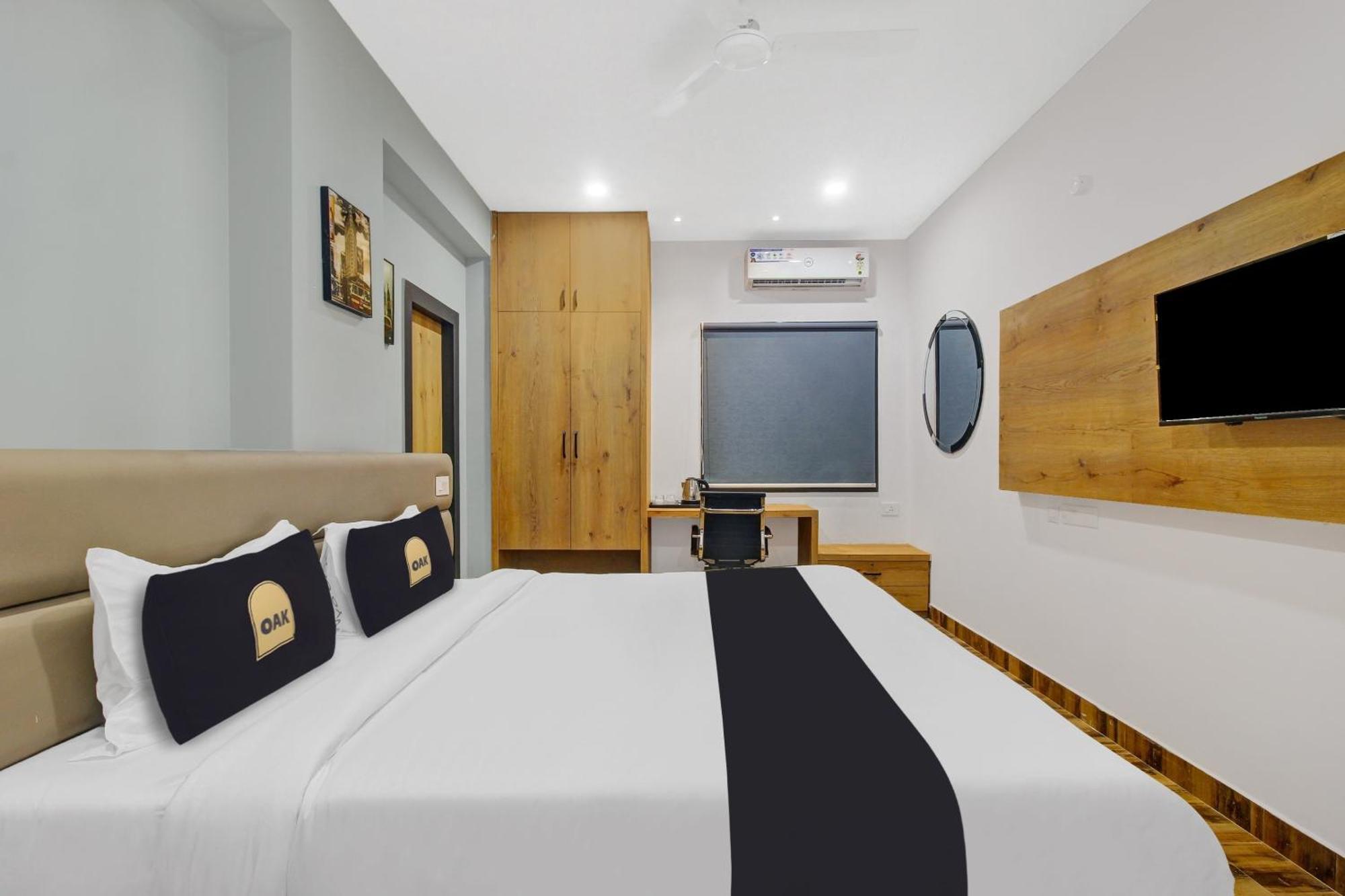 Super Townhouse Oak Hitec City Near Image Hospital Hyderabad Exteriör bild
