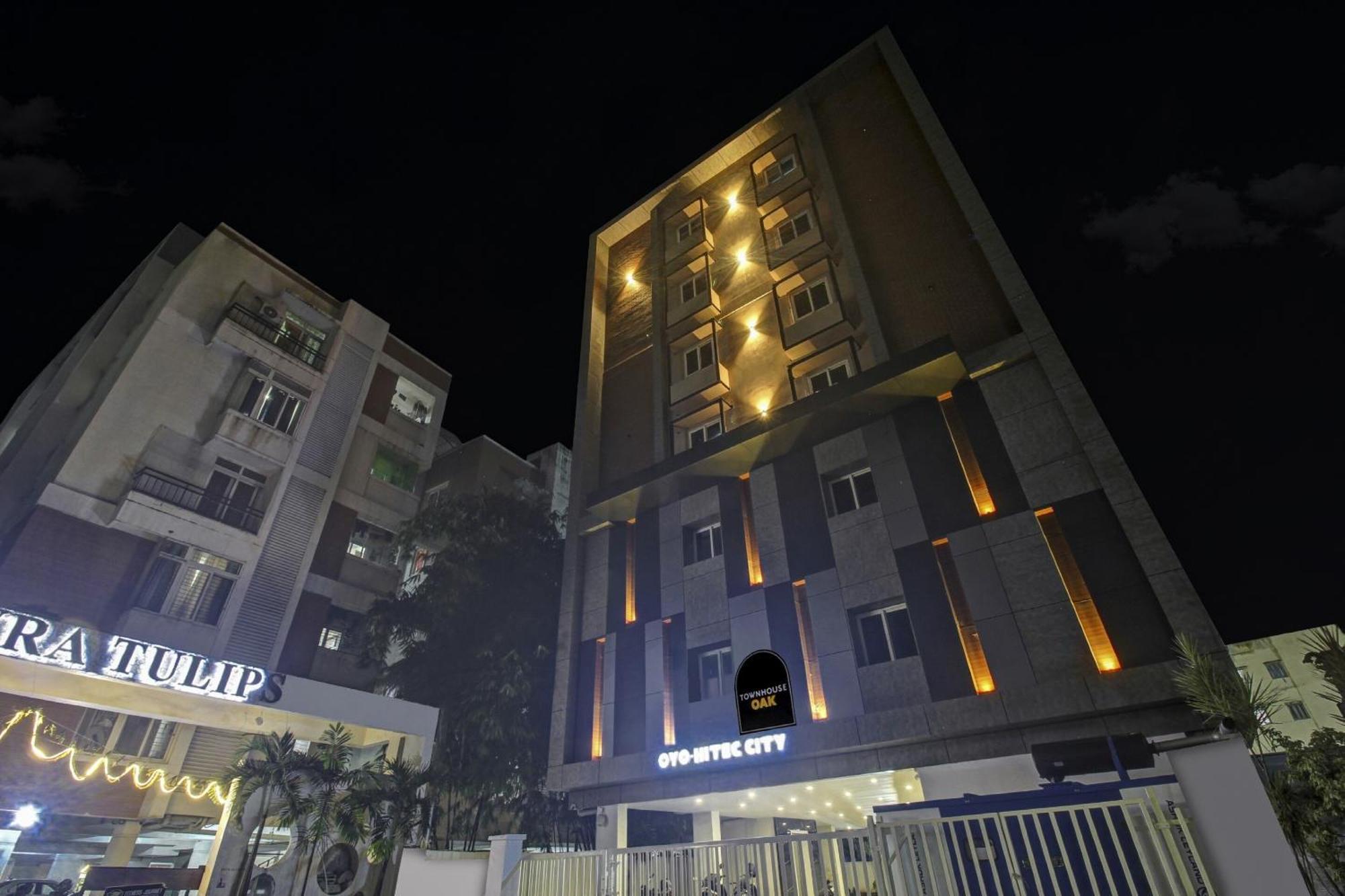 Super Townhouse Oak Hitec City Near Image Hospital Hyderabad Exteriör bild