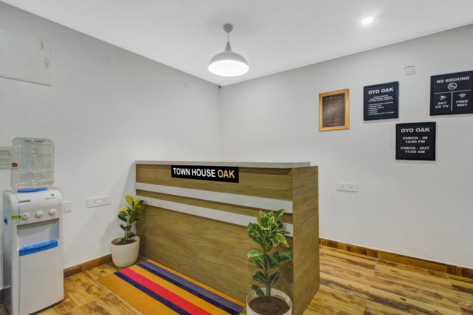 Super Townhouse Oak Hitec City Near Image Hospital Hyderabad Exteriör bild